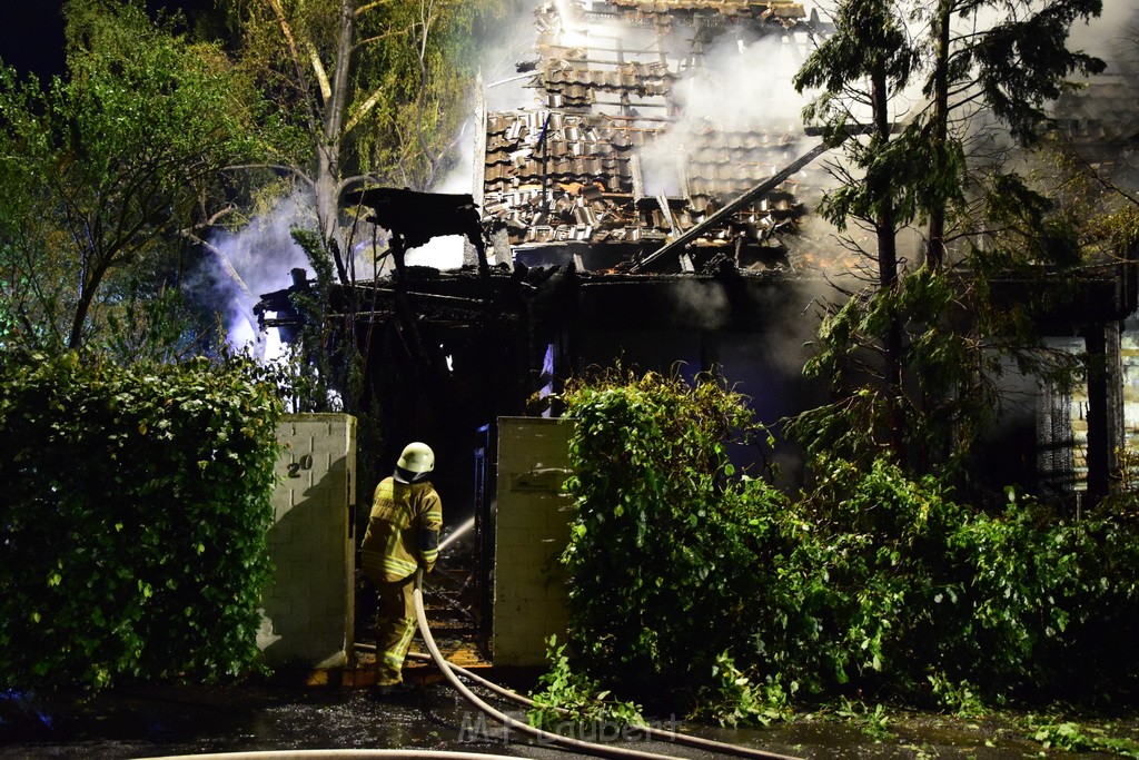 Grossfeuer Einfamilienhaus Siegburg Muehlengrabenstr P0157.JPG - Miklos Laubert